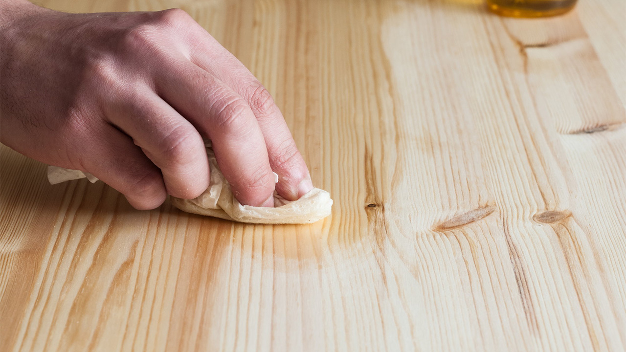 Bí quyết vệ sinh đồ nội thất gỗ sáng bóng